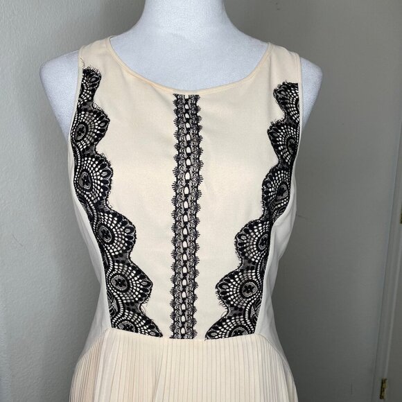Love 21 Cream Black Mermaid Lace Detail High-Low Style Dress with Pleats Sz Med - Picture 2 of 8